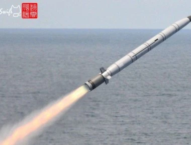 Το Πακιστάν απαντά στους ινδικούς BrahMos: Αγοράζει υπερηχητικούς πυραύλους κατά στόχων επιφανείας από την Κίνα